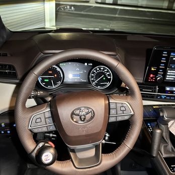 ZMI Mobility - Hand Controls on a 2024 Toyota Sienna - Mobility Equipment Sales & Services Near Me - Cathedral City, California