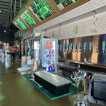 Hi-Wire Brewing - Bar area - Breweries Near Me - Wilmington, North Carolina Hi-Wire Brewing - Bar area - Breweries Near Me - Wilmington, North Carolina