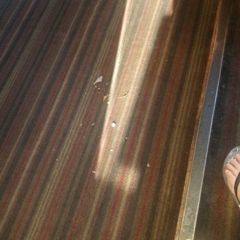 Ram Restaurant & Brewery - How delightful it is to stare at someone else's TRASH on the floor at your feet while you eat. - Breweries Near Me - Salem, Oregon