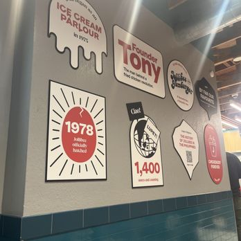 Jollibee - Decor - Fast Food Near Me - Seattle, Washington Jollibee - Decor - Fast Food Near Me - Seattle, Washington