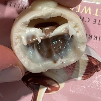 Lindt Chocolate Shop - Neapolitan White Chocolate Truffle - Chocolatiers & Shops Near Me - New York, New York Lindt Chocolate Shop - Neapolitan White Chocolate Truffle - Chocolatiers & Shops Near Me - New York, New York