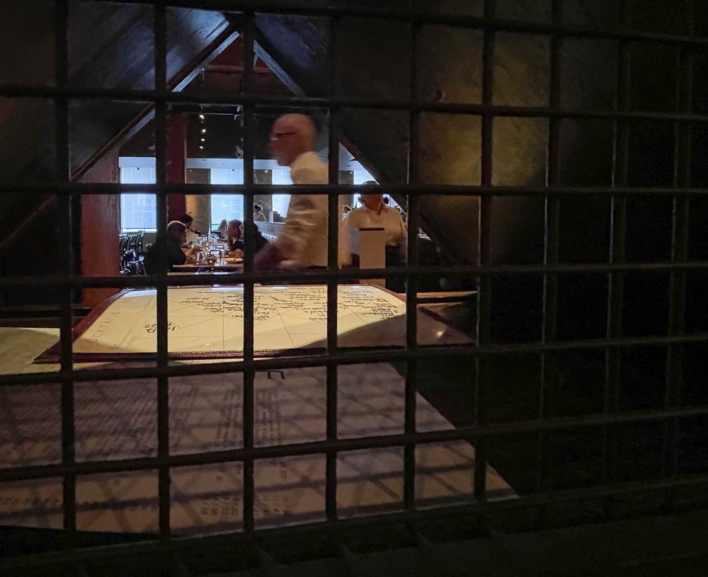 Large room with some quiet niches, mixed with spots for those who want