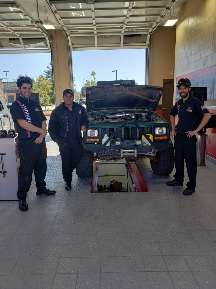 VALVOLINE INSTANT OIL CHANGE 3401 SE 14th St, Des Moines, Iowa Oil