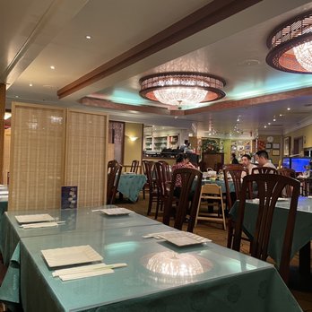 Kirin Restaurant - Inside - Seafood Near Me - Honolulu, Hawaii