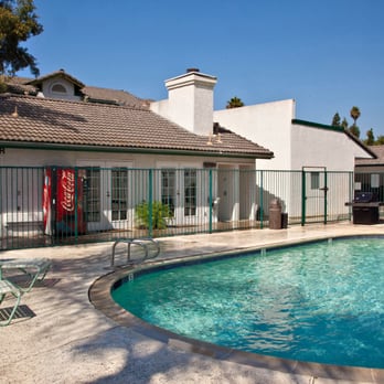 Bella Vista - Sparkling Pool - Apartments Near Me - Vista, California Bella Vista - Sparkling Pool - Apartments Near Me - Vista, California
