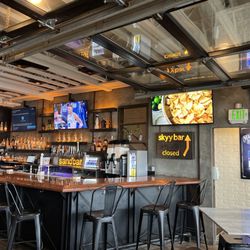 Sandbar Sports Bar & Grill - Happy hour