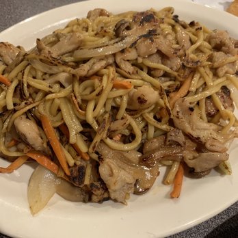 White Swan Restaurant & Lounge - Chicken lomein. You can taste the grill and sear on the chicken. Just amazing flavor. - Bars Near Me - Prospect, Ohio