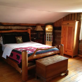 Pilot Knob Inn - Bed & Breakfast Near Me - Pinnacle, North Carolina