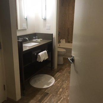InterContinental Miami - Bathroom - Hotels Near Me - Miami, Florida InterContinental Miami - Bathroom - Hotels Near Me - Miami, Florida