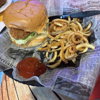 Gronks Grill & Bar - Crispy or Grilled Chicken Sandwich - Burgers Near Me - Superior, Wisconsin