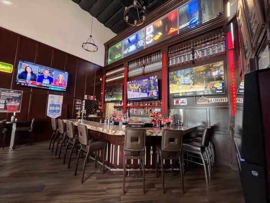 London's Pub & Grill by null