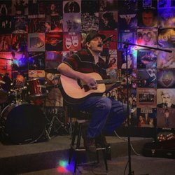 Alabama's Bar & Lounge - Chase Ganey singing everyone's favorites!