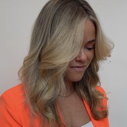 Practically Perfect Day Spa & Salon - Lived in blonde