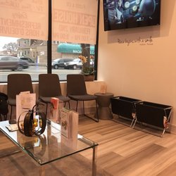 Floss & Co - Waiting room