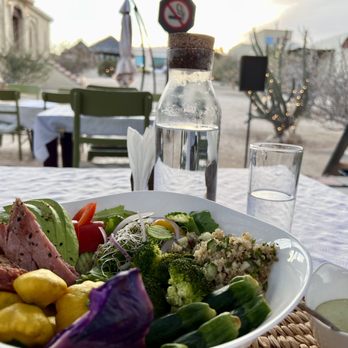 Nomada - Buddha Bowl with seared Tuna - Juice Bars & Smoothies Near Me - El Sargento, BCS Nomada - Buddha Bowl with seared Tuna - Juice Bars & Smoothies Near Me - El Sargento, BCS