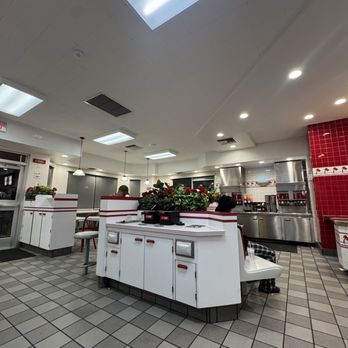 In-N-Out Burger - Interior seating - Fast Food Near Me - Encinitas, California