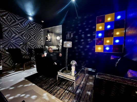 The Roxbury Hotel by null