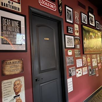 Phil’s - American Near Me - Thousand Oaks, California