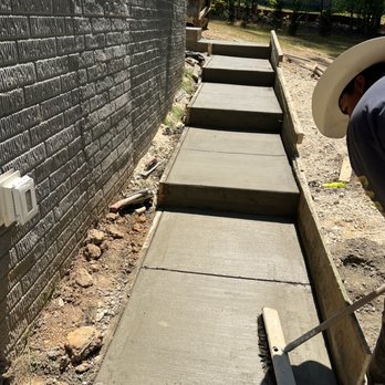 Villa Construction - passing broom on freshly placed concrete sidewalk - Masonry/Concrete Near Me Villa Construction - passing broom on freshly placed concrete sidewalk - Masonry/Concrete Near Me