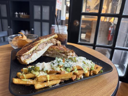 Social Urban Bistro by null