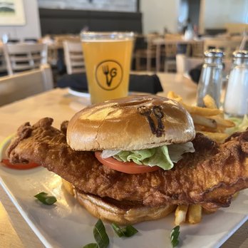 Walnut Grill - Robinson - Fish Sandwich - American Near Me - Robinson Township, Pennsylvania