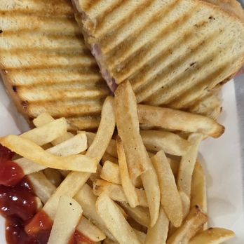 McHoppers Brew Co - Cuban pannini - Brewpubs Near Me - Fernley, Nevada