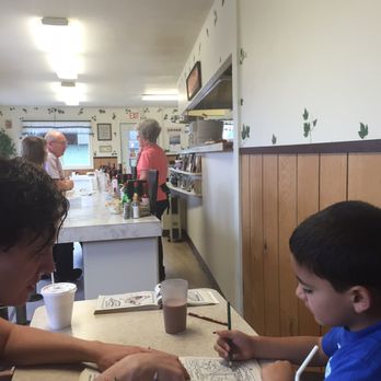 Mom's Kitchen - There she is! - Diners Near Me - North Bend, Oregon Mom's Kitchen - There she is! - Diners Near Me - North Bend, Oregon