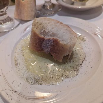 Palermo's 95th - Yummy bread in olive oil and parmesan cheese - Italian Near Me - Oak Lawn, Illinois Palermo's 95th - Yummy bread in olive oil and parmesan cheese - Italian Near Me - Oak Lawn, Illinois
