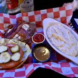 Bukowski Tavern - Bacon bleu burger