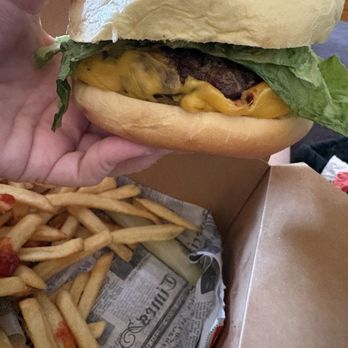 Morris Park Inn - The Perfect Burger - Sports Bars Near Me - Bronx, New York Morris Park Inn - The Perfect Burger - Sports Bars Near Me - Bronx, New York