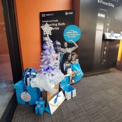 AT&T Store - Cute christmas displays!