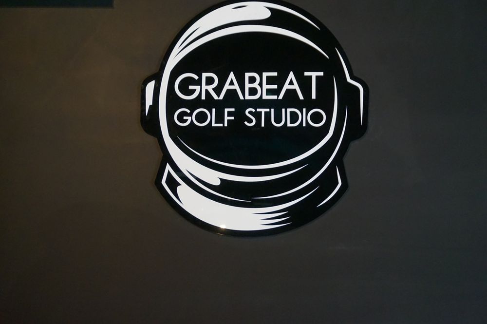 Grabeat Golf Studio Logo