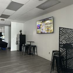 NeeKhalee Master Suite - *Just shows room dividers can be moved to where you like- or removed....