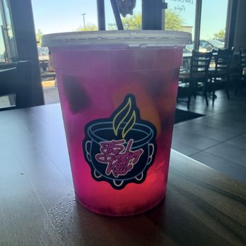 The Smoking Kettle - Mango dragonfruit lemonade - Caribbean Near Me - Upland, California