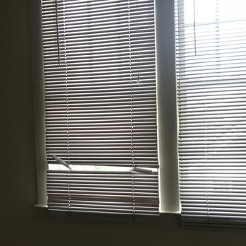 University Apartments - on of many broken blinds upon walk-in. - Apartments Near Me - Charlottesville, Virginia University Apartments - on of many broken blinds upon walk-in. - Apartments Near Me - Charlottesville, Virginia