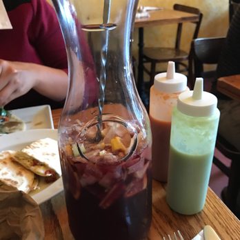 De Mole - WHAT A RIP OFF!! They filled it up with soo much fruits and ice at first then we told them no ice and this is what they gave us just fruits - Mexican Near Me - Woodside, New York