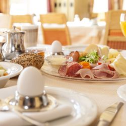 Restaurant Die Gams - Ringhotel Die Gams | Frühstückstisch