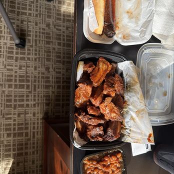 Boneheads Bar B Que - Hot link, rib rips, baked beans - Barbeque Near Me - Berkeley, Missouri