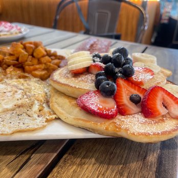 Zweet Cafe - Breakfast plate - 2 pancakes, andouille sausage, 2 eggs and potatoes - Coffee & Tea Near Me - Los Angeles, California