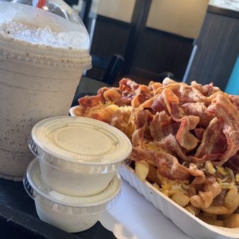 Lucky Boy - Chili cheese fries with bacon, ranch, and an Oreo shake. - Fast Food Near Me - Pasadena, California