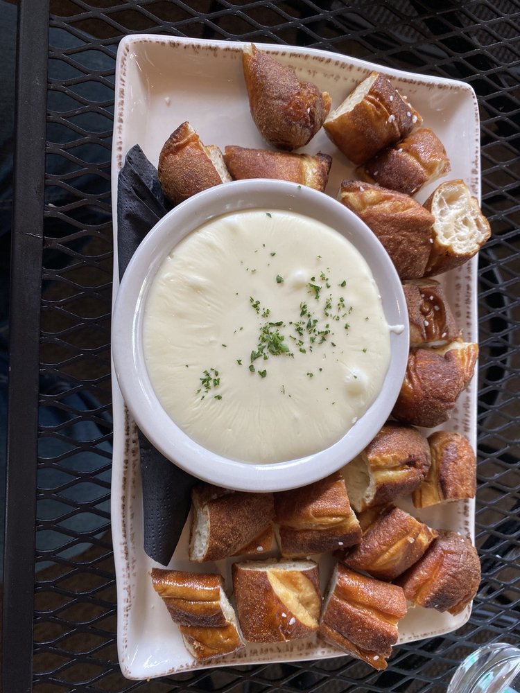 IRON & ALE LYNCHBURG TAP AND TABLE Updated June 2024 215 Photos & 299 Reviews 106