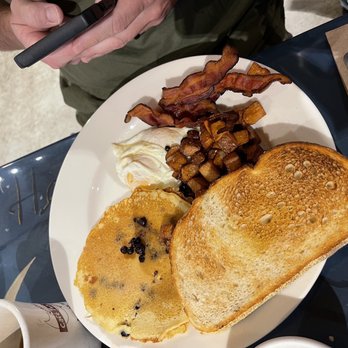 Cafe This Way - Country breakfast with blueberry pancakes - New American Near Me - Bar Harbor, Maine