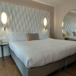 Renaissance Aix-en-Provence Hotel - King bed