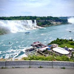 Niagara Brewing Company - The 2 falls of Niagara.  USA falls on the left and the Canada falls on the right