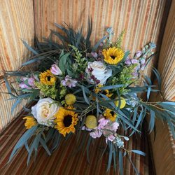 Julie's Flowers of Geist - Beautiful flower arrangement sent to my aunt from Julie's Flowers