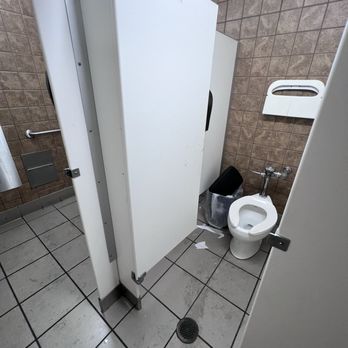 Shell Gas Station & Food Mart - Women's restroom - Gas Stations Near Me - Ocala, Florida Shell Gas Station & Food Mart - Women's restroom - Gas Stations Near Me - Ocala, Florida