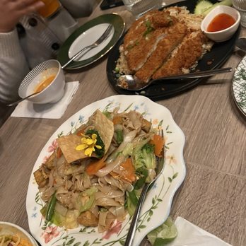 R HaanThai - Pad See-Ew - Thai Near Me - Fremont, California R HaanThai - Pad See-Ew - Thai Near Me - Fremont, California