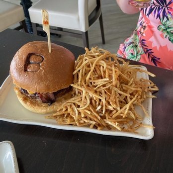 BaBaLoo Lounge - Mash Burger....has peanut butter ya guava siracha jelly....fantastic! - Gastropubs Near Me - Lake Havasu City, Arizona