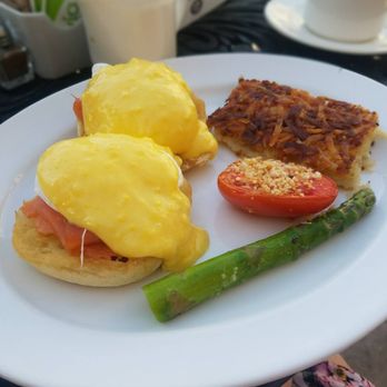 Trattoria del Porto - Eggs Benedict sub bacon for smoked salmon - Italian Near Me - Orlando, Florida