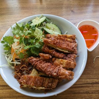 Van Hanh Restaurant - Vegan & Vegetarian Cuisine - Buddha bowl (crispy veggie duck) - Vegetarian Near Me - Portland, Oregon